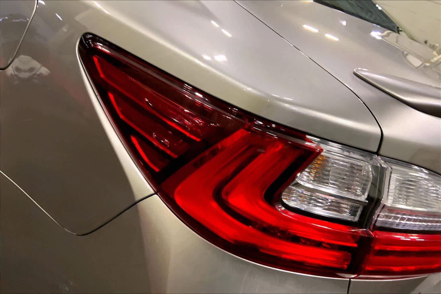 Used 2018 Lexus ES 300h w/ Luxury Package FWD image 29