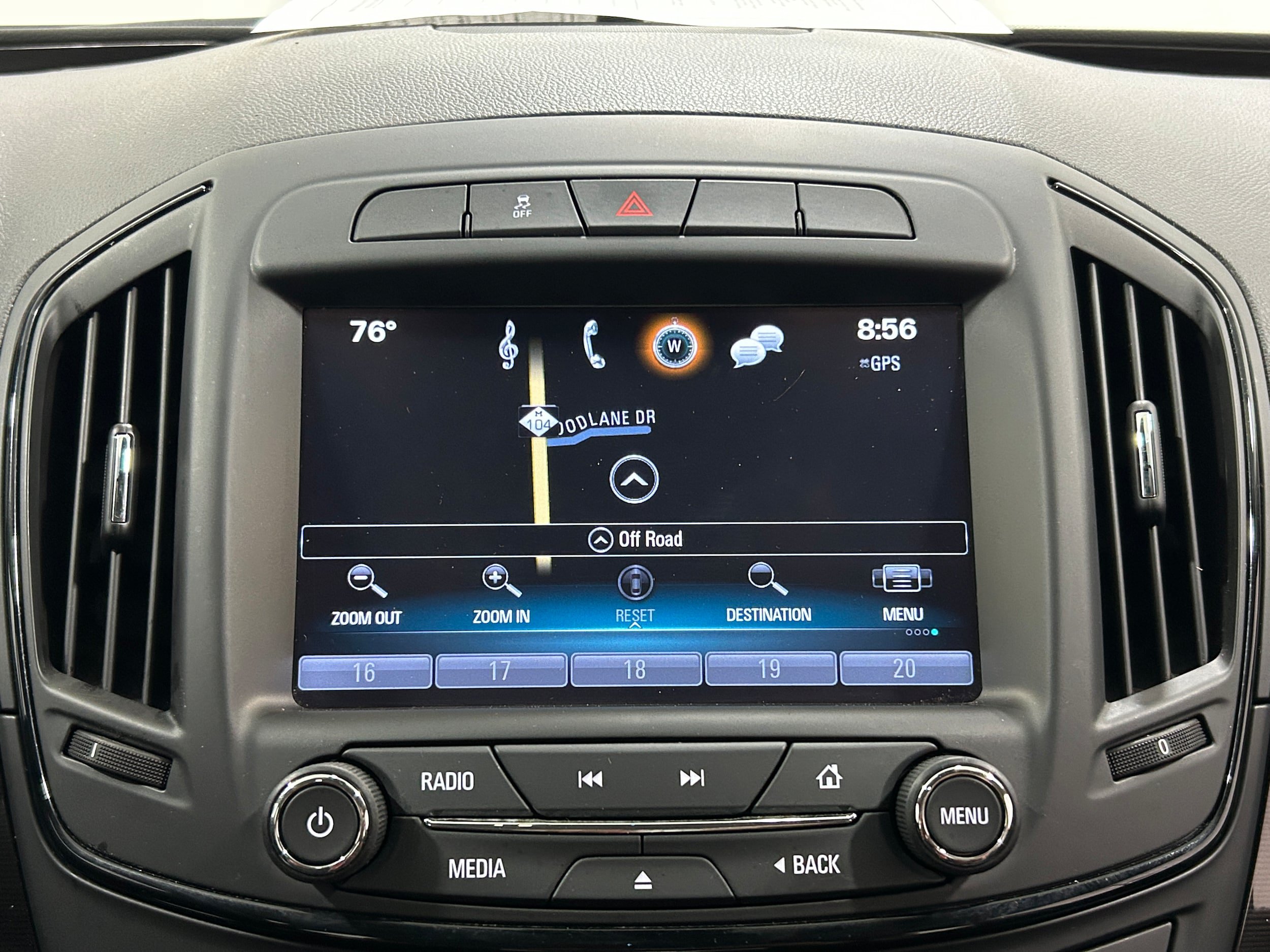 Used 2017 Buick Regal AWD image 7