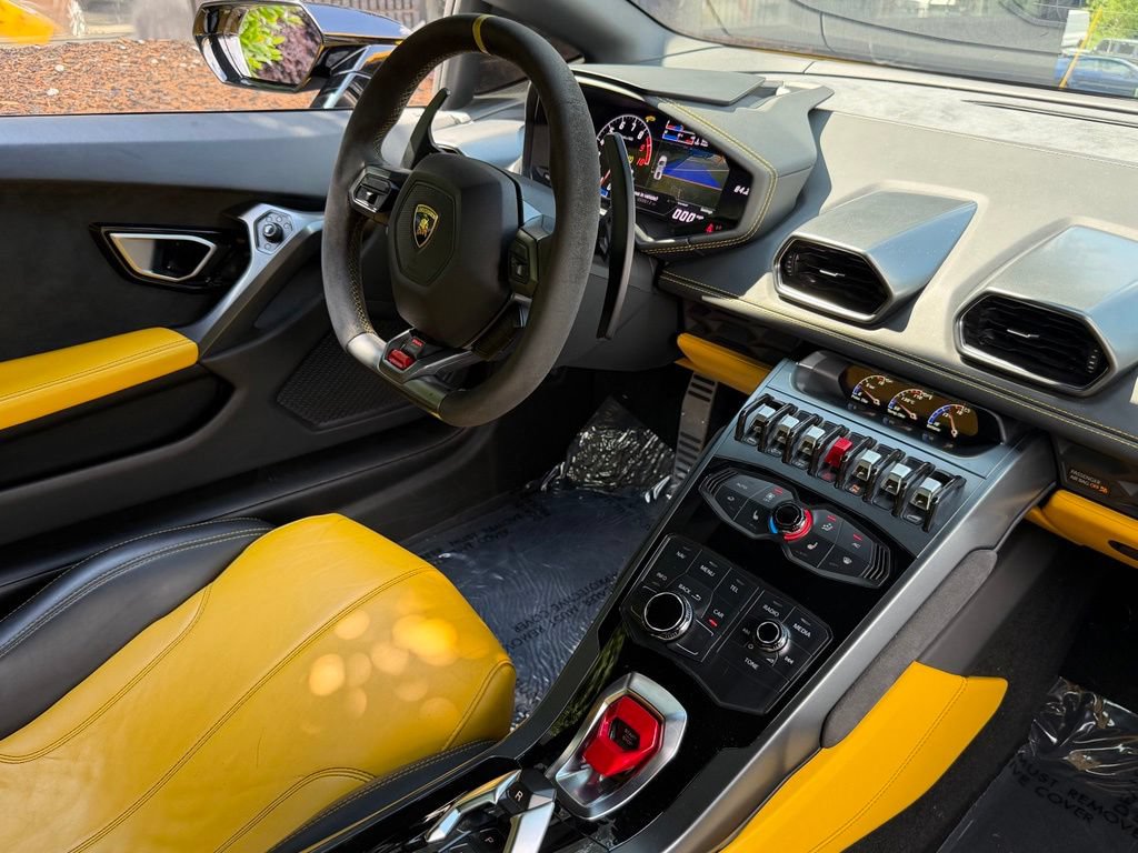 Used 2015 Lamborghini Huracan LP 610-4 AWD/4WD image 36