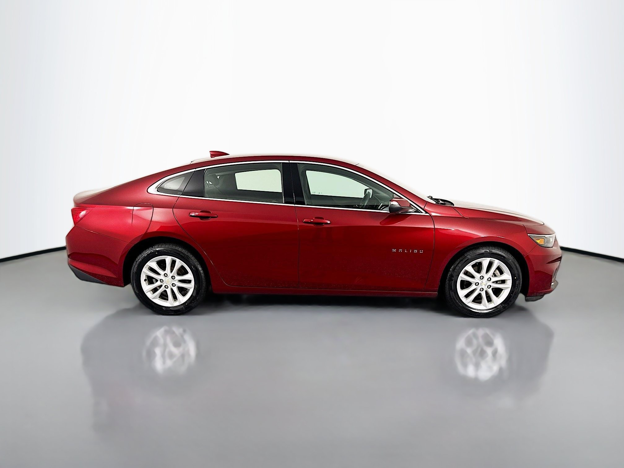 Used 2017 Chevrolet Malibu LT FWD image 4