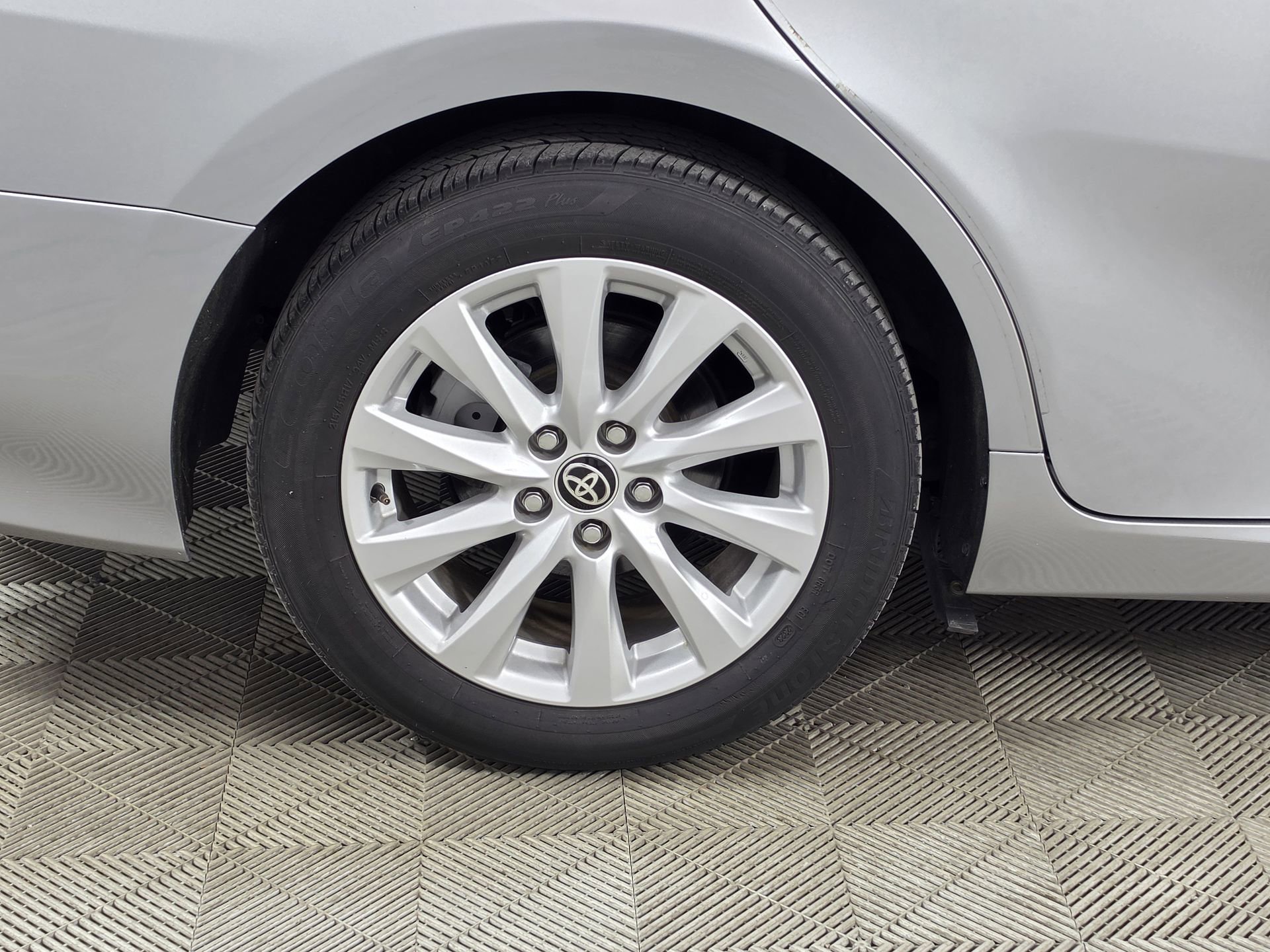 Used 2020 Toyota Camry LE FWD image 9