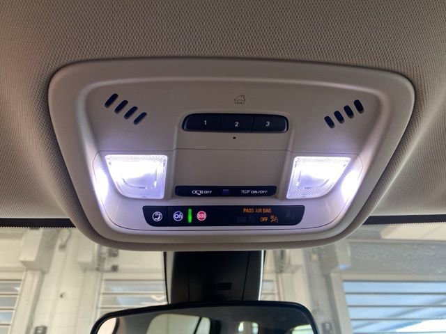 Used 2020 Chevrolet Traverse LT w/ Driver Confidence II Package image 20