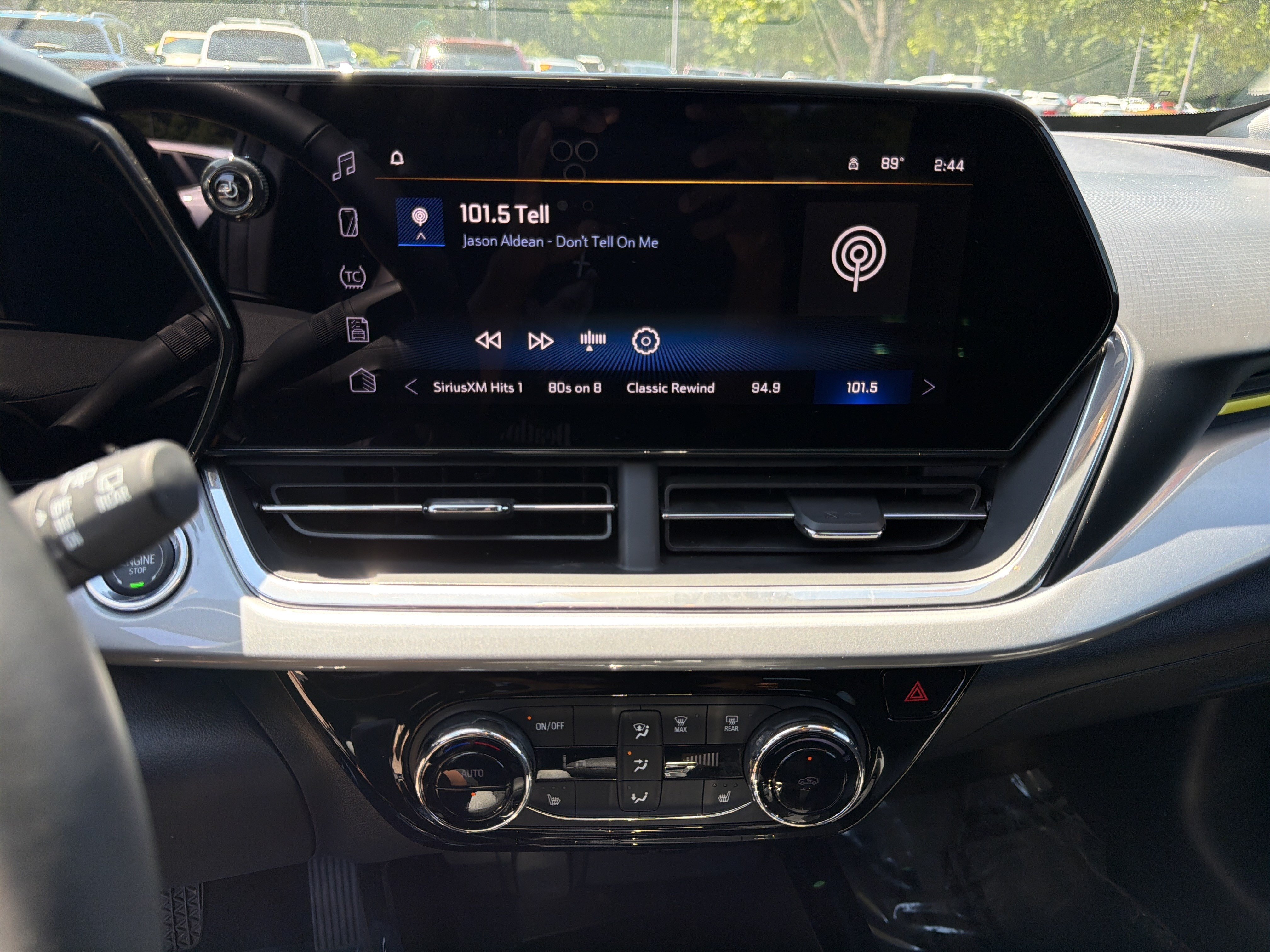 Used 2024 Chevrolet Trax LT FWD image 27