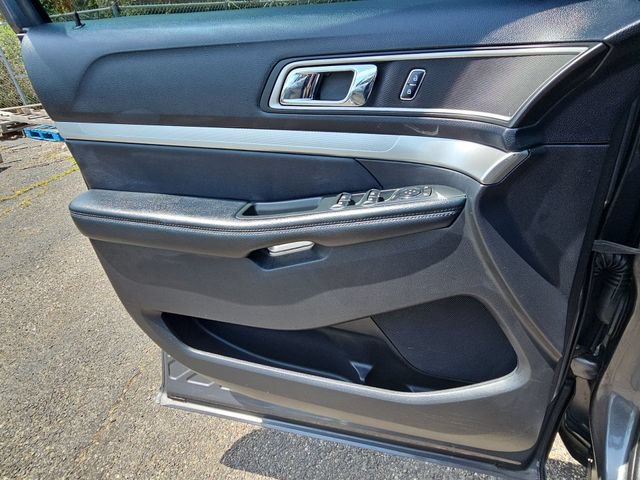 Used 2016 Ford Explorer XLT w/ Equipment Group 202A AWD/4WD image 24