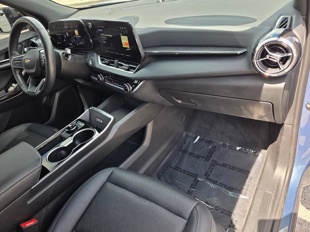 Used 2026 Chevrolet Equinox LT w/ Convenience Package II FWD image 16