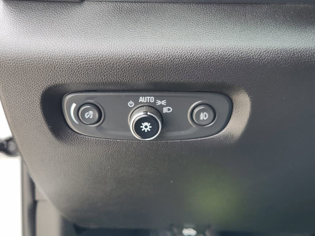 Used 2018 Chevrolet Traverse Premier w/ Driver Confidence II Package FWD image 22
