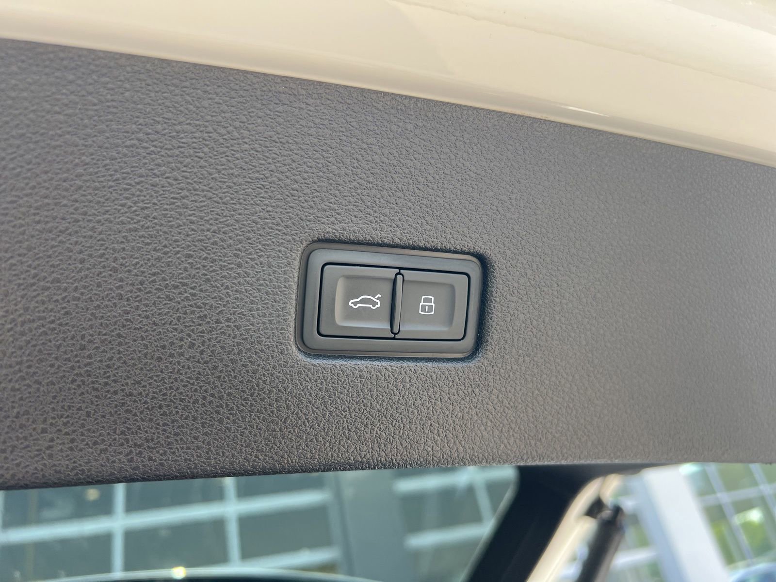 Used 2021 Audi Q8 Premium w/ Black Optic Package AWD/4WD image 38