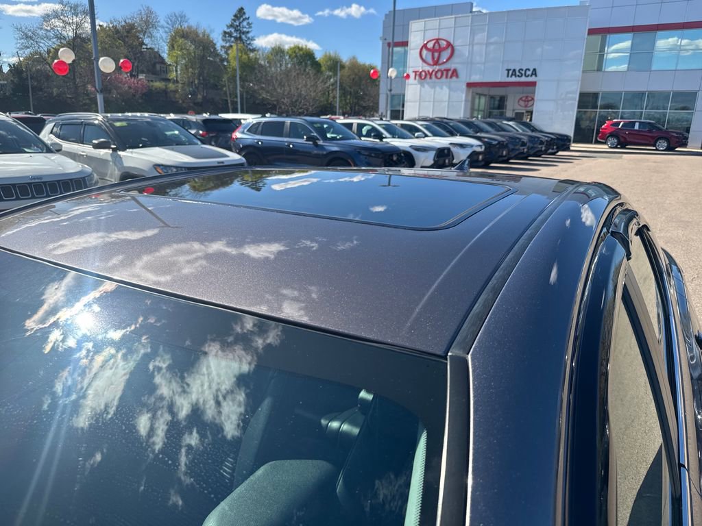Used 2022 Toyota Camry SE w/ Cold Weather Package AWD/4WD image 45