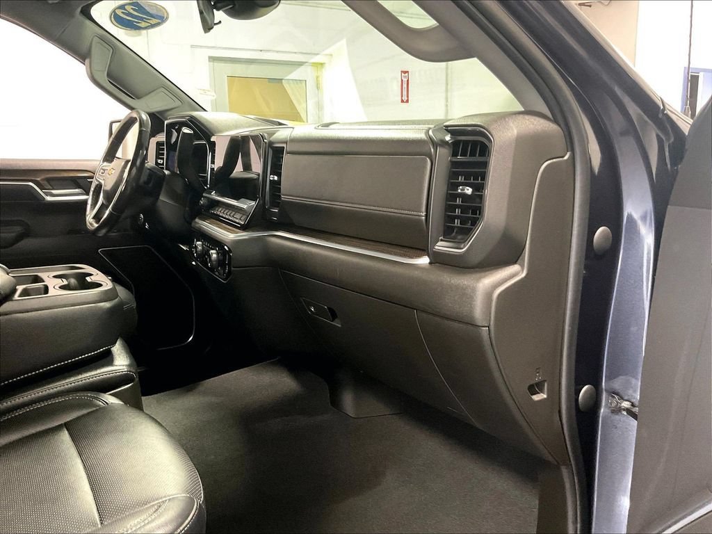 Used 2022 Chevrolet Silverado 1500 LT AWD/4WD image 12