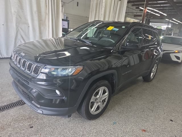 Used 2023 Jeep Compass Latitude AWD/4WD image 1