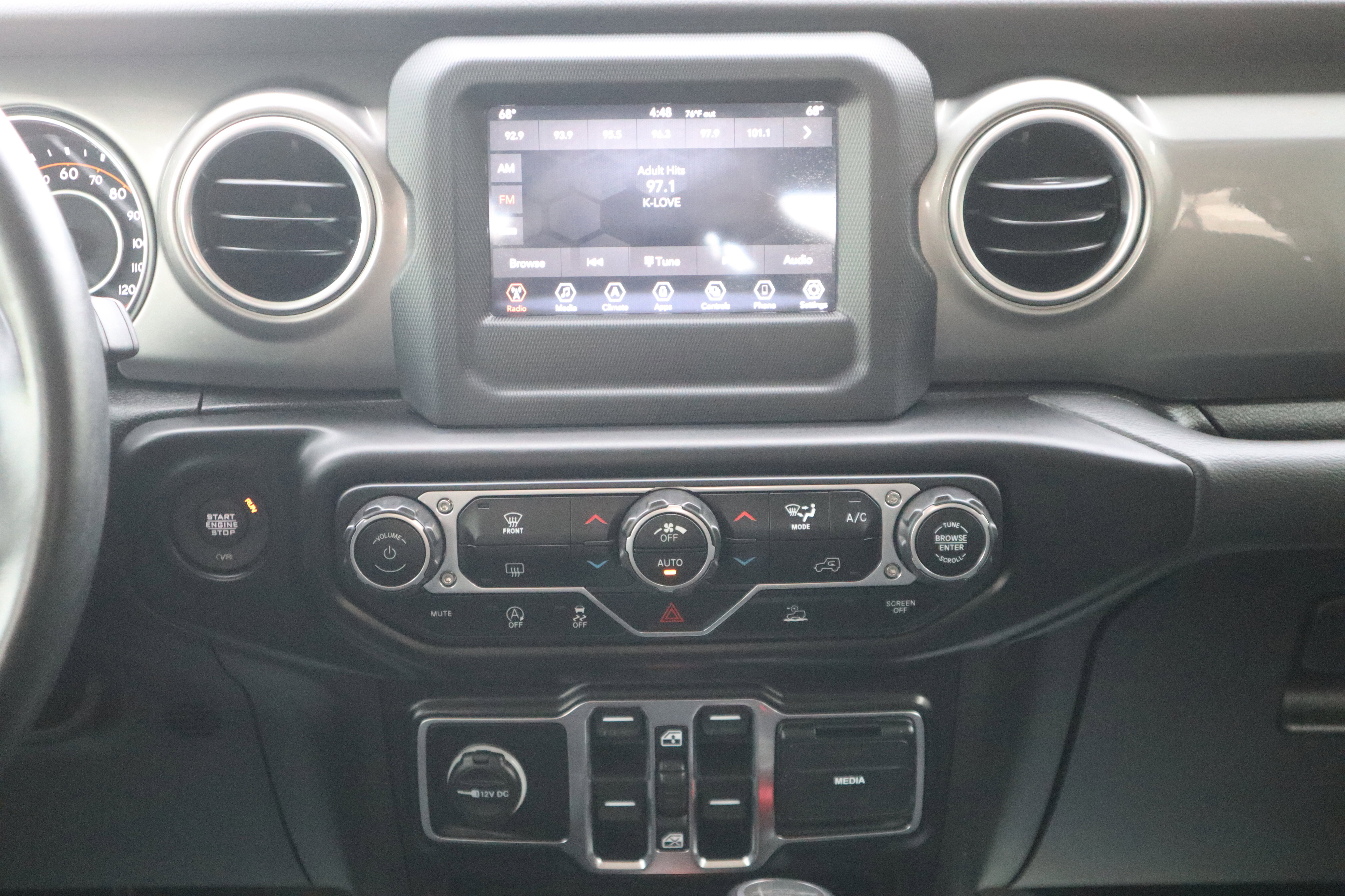 Used 2021 Jeep Gladiator Overland w/ Trailer Tow Package image 15