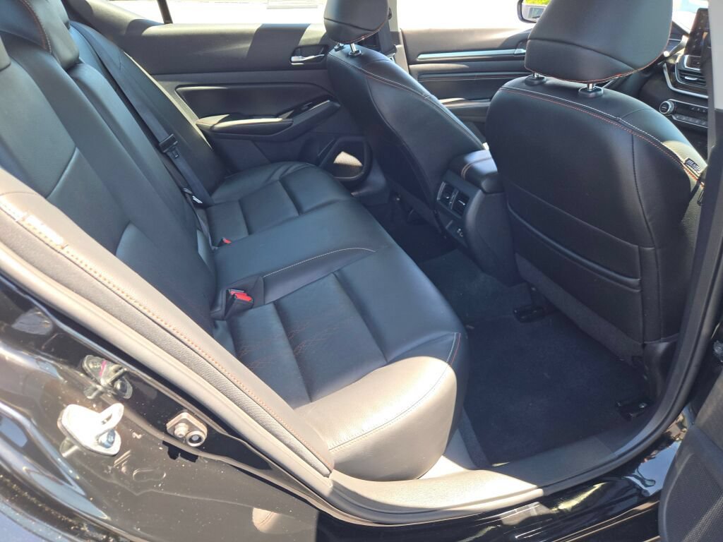 Used 2023 Nissan Altima 2.0 SR FWD image 12
