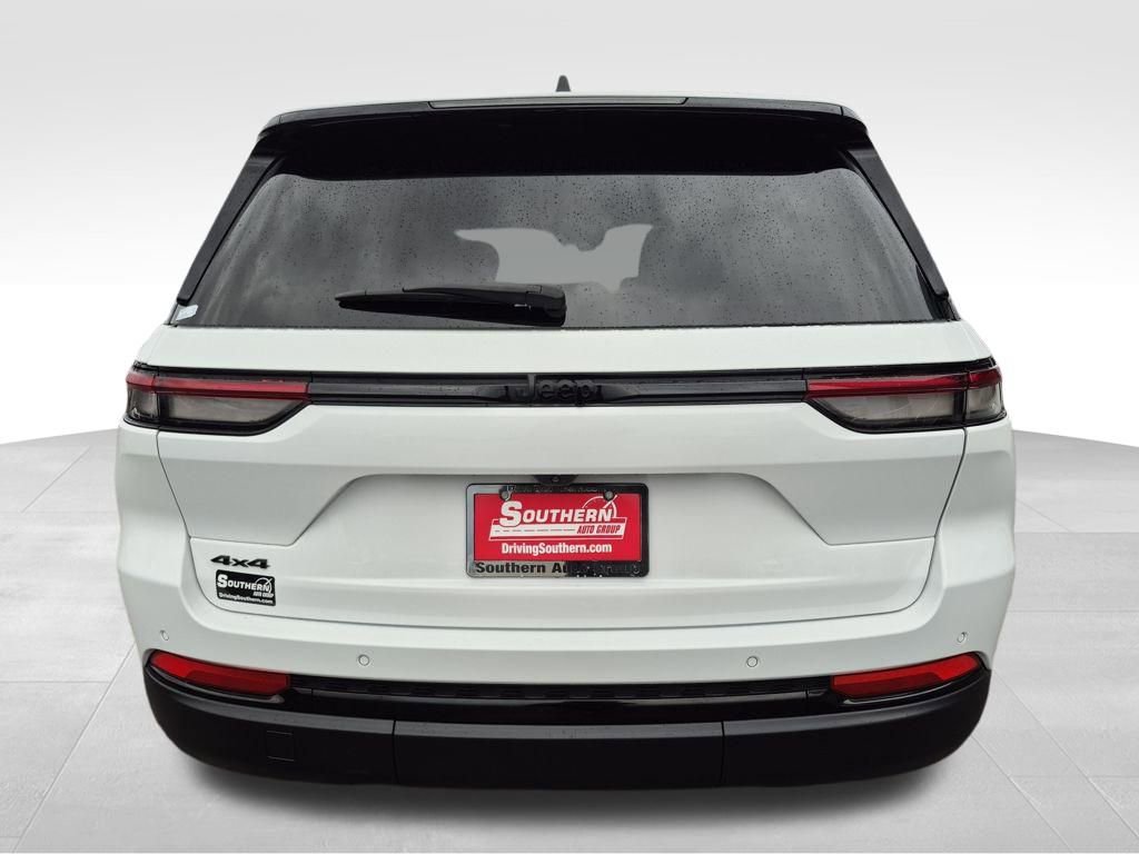 Used 2025 Jeep Grand Cherokee Altitude image 5