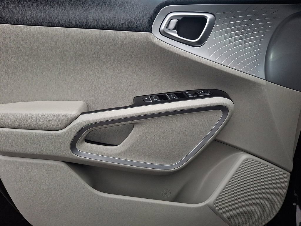 Certified 2023 Kia Soul LX w/ Option Group 015 image 13