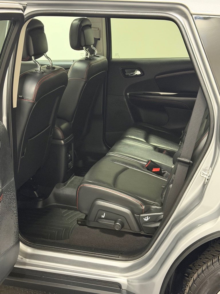 Used 2015 Dodge Journey R/T w/ Flexible Seating Group image 9