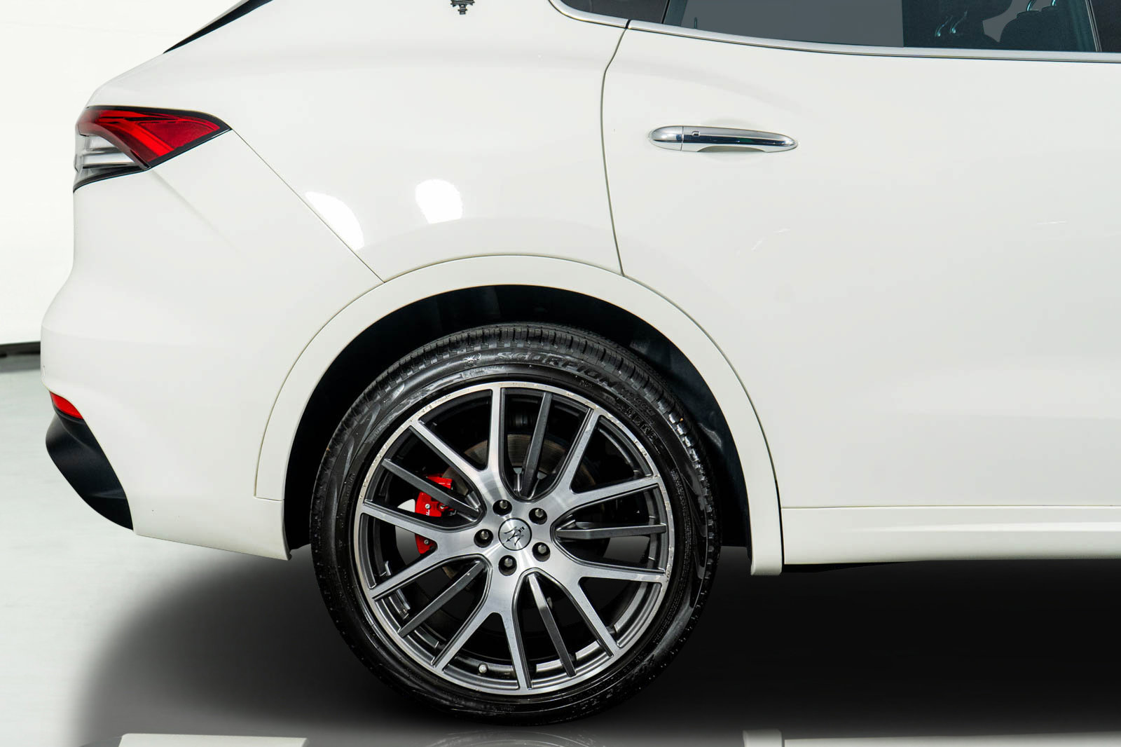 Used 2022 Maserati Levante Modena image 35