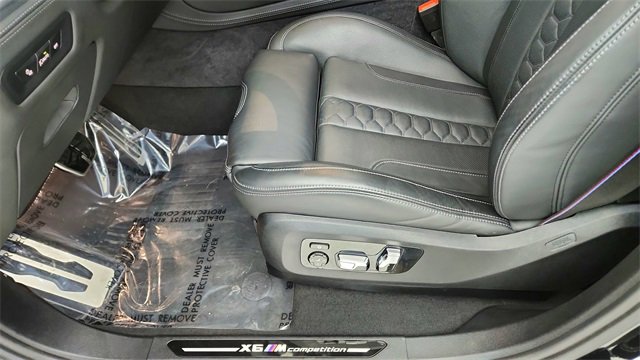 Used 2025 BMW X6 M Competition w/ Executive Package image 33