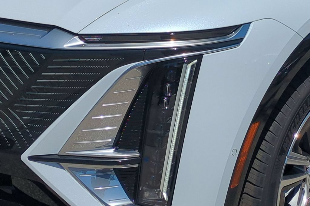 New 2026 Cadillac Lyriq Luxury AWD/4WD image 17