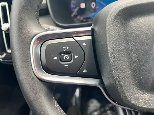 Used 2024 Volvo XC40 B5 Plus AWD/4WD image 9