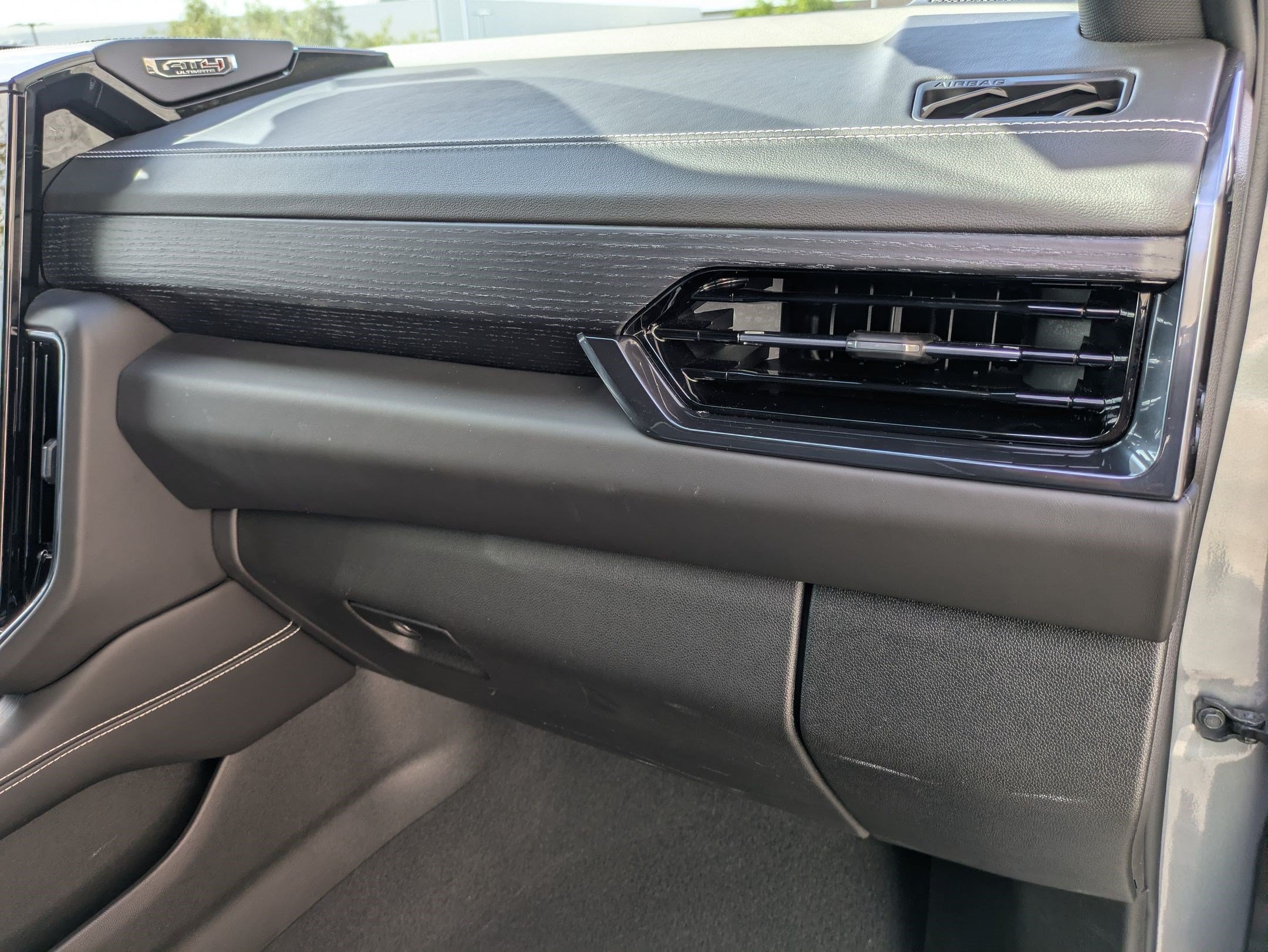 Certified 2025 GMC Yukon AT4 Ultimate AWD/4WD image 31
