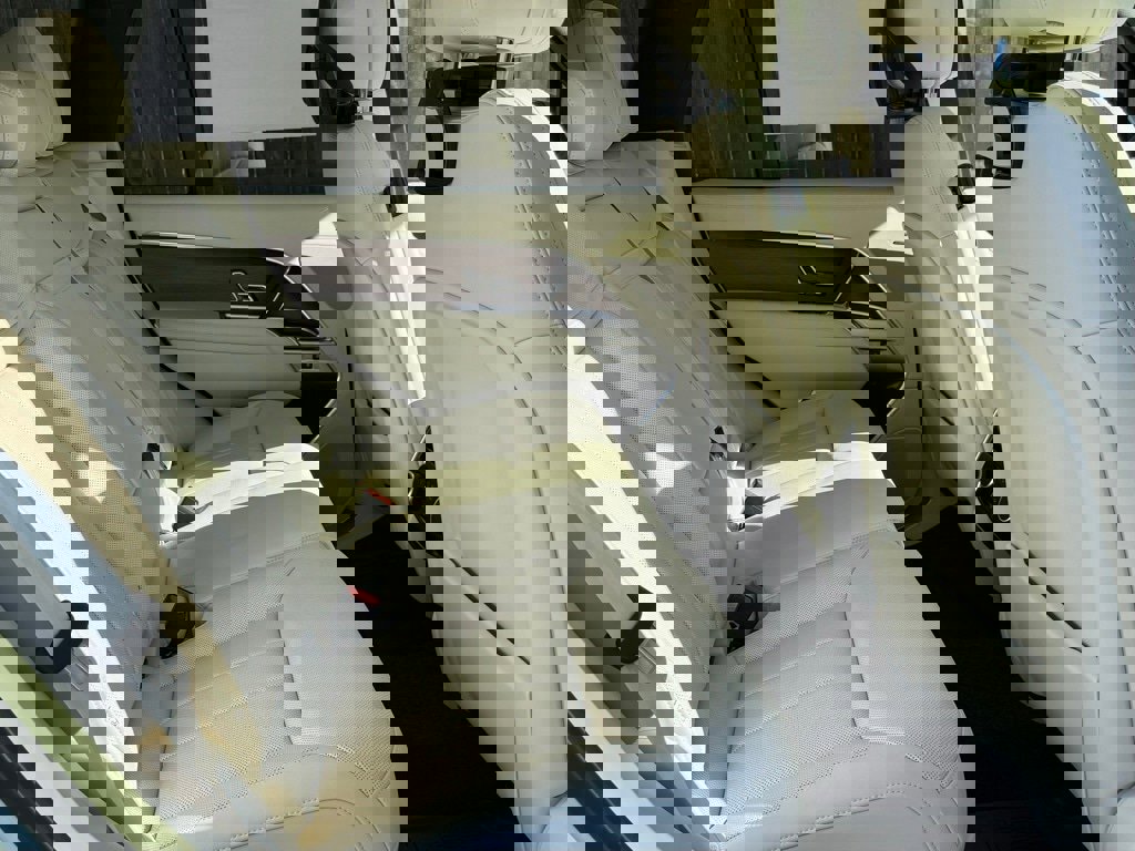 New 2026 Land Rover Range Rover SE image 34