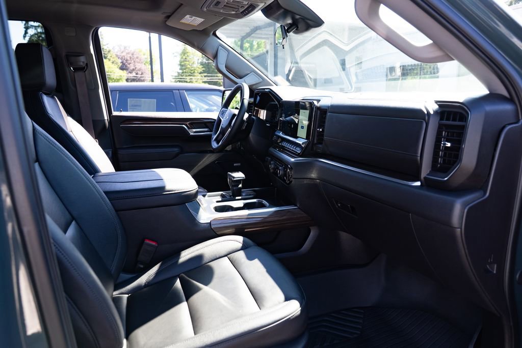 Used 2025 Chevrolet Silverado 1500 LT Trail Boss w/ Convenience Package II AWD/4WD image 25