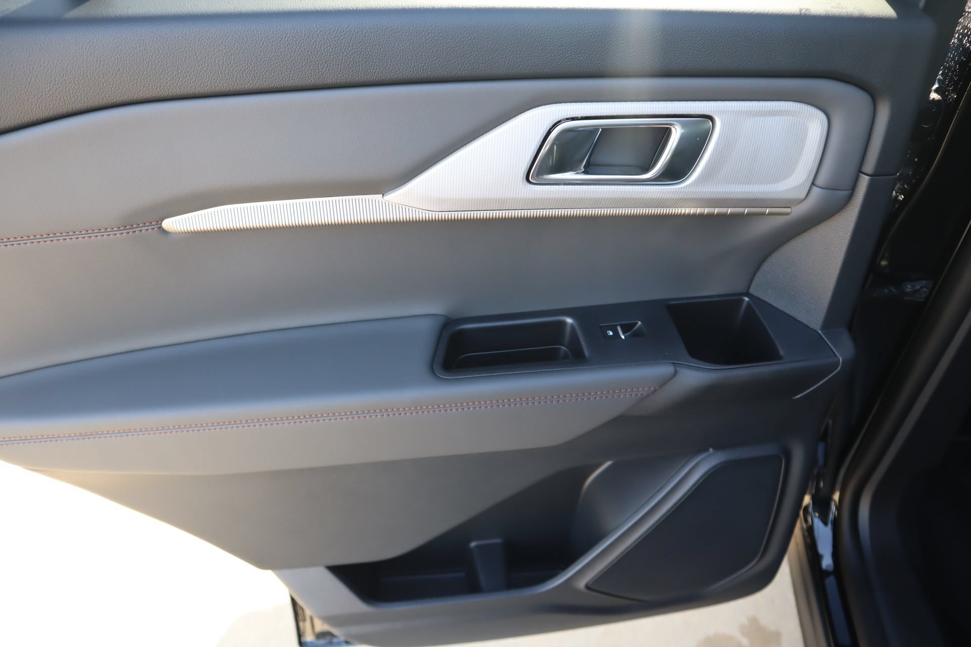 New 2026 Ford Explorer Active AWD/4WD image 17