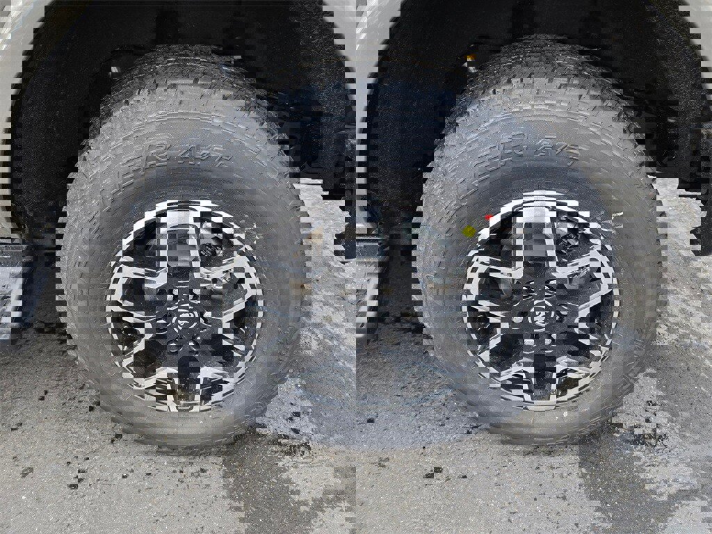 New 2025 Ford Bronco Outer Banks image 9