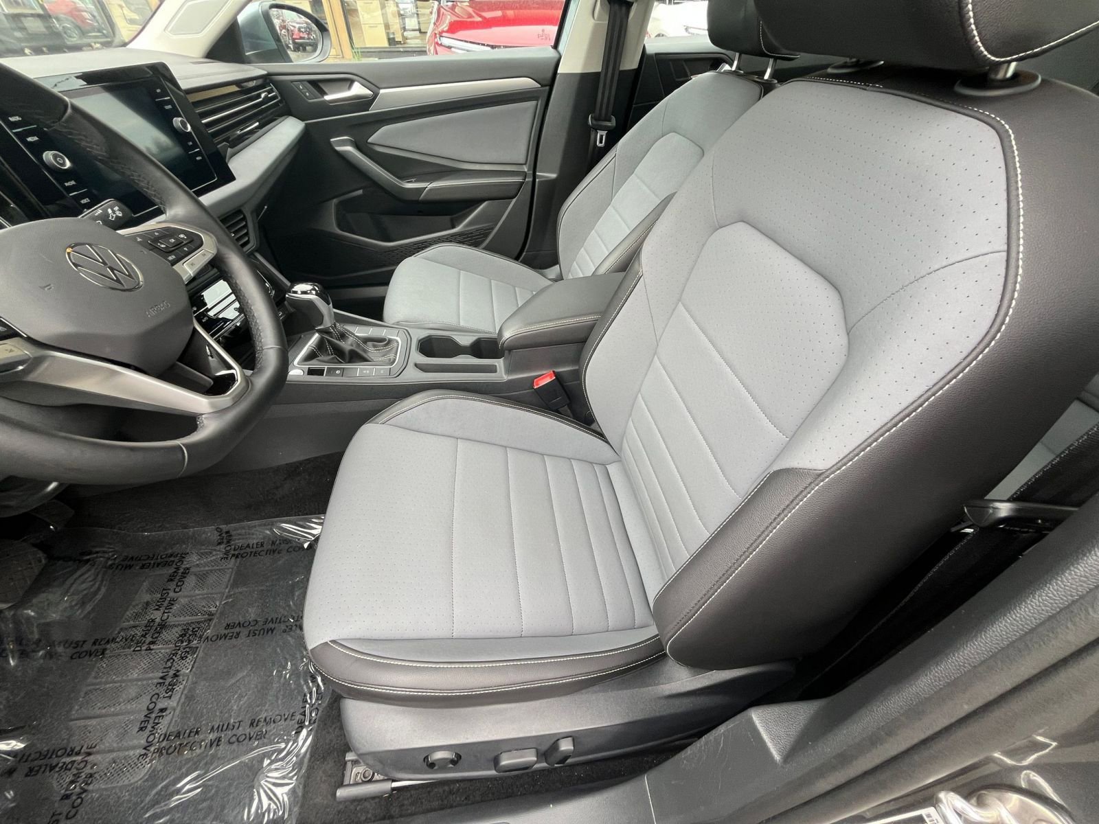 Used 2025 Volkswagen Jetta SE image 29