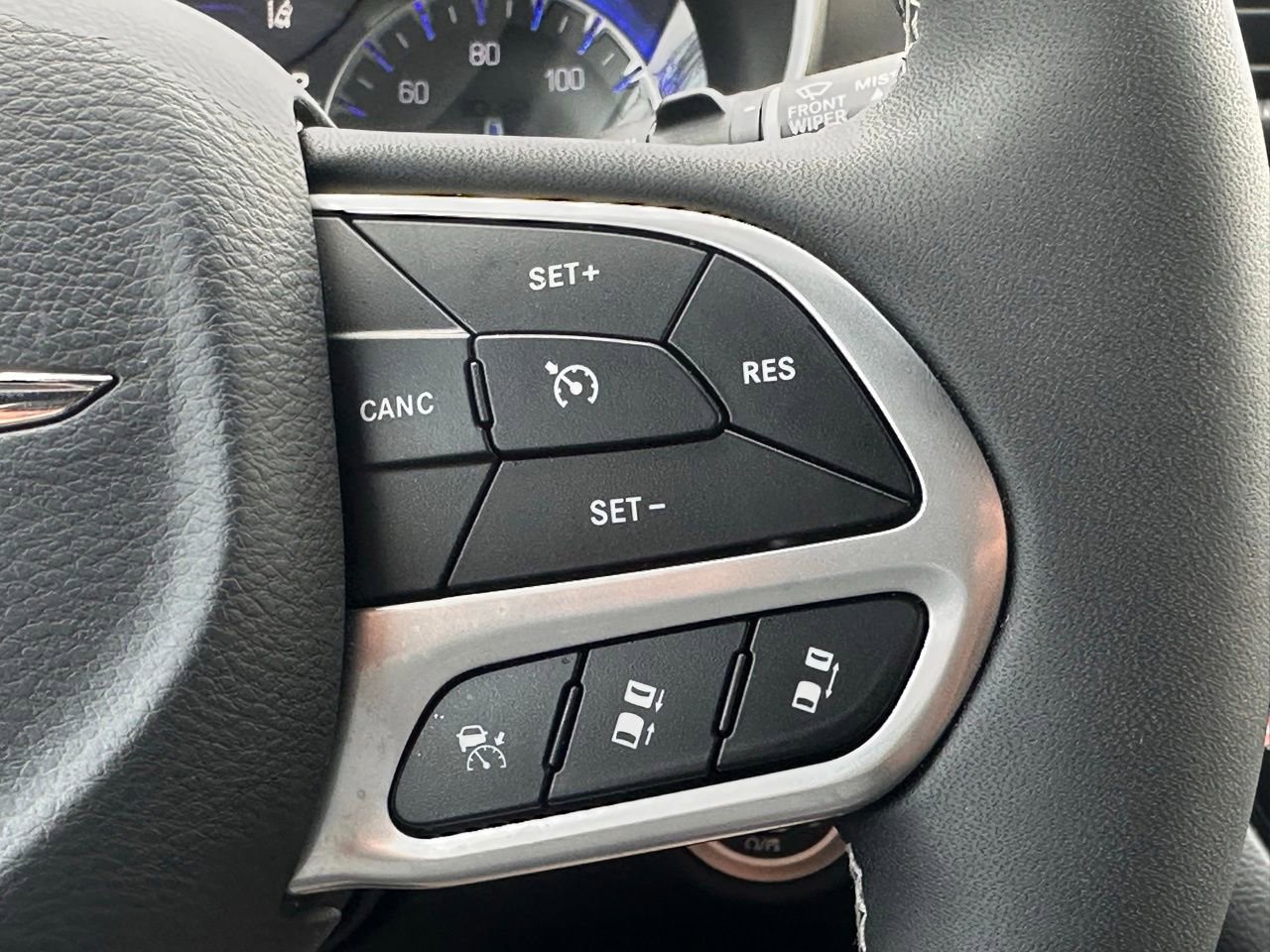 Used 2026 Chrysler Pacifica Select image 29