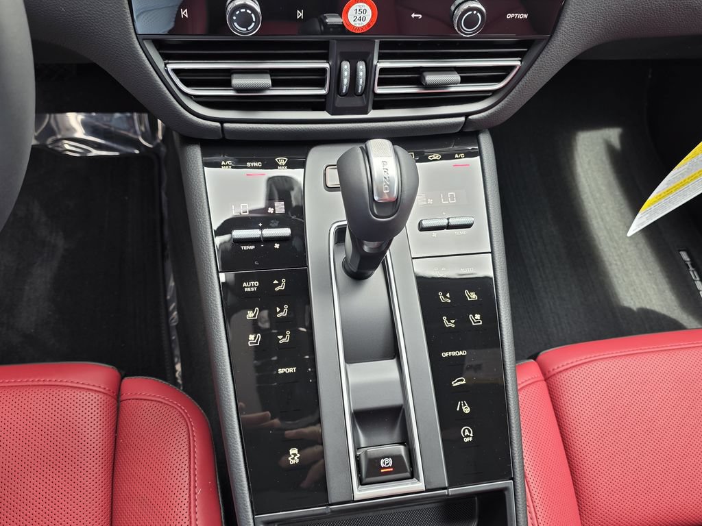 New 2026 Porsche Macan AWD/4WD image 23