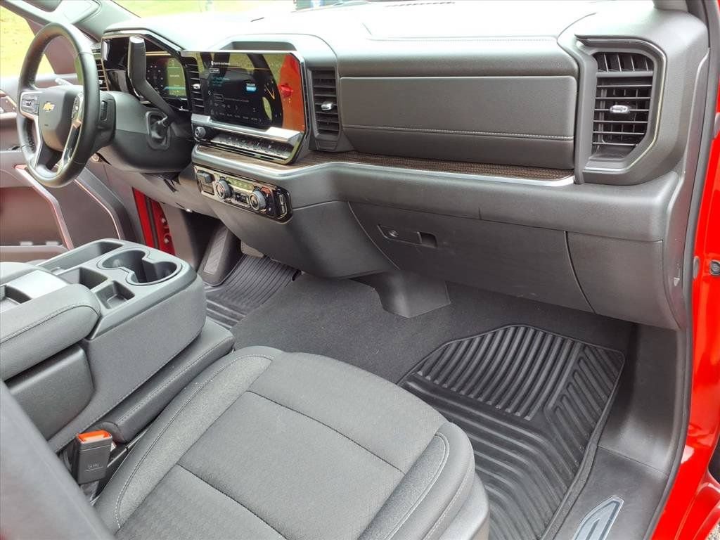 Used 2026 Chevrolet Silverado 1500 LT AWD/4WD image 17