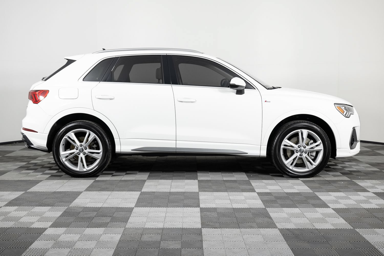 Used 2021 Audi Q3 2.0T Premium Plus w/ Premium Plus Package AWD/4WD image 9