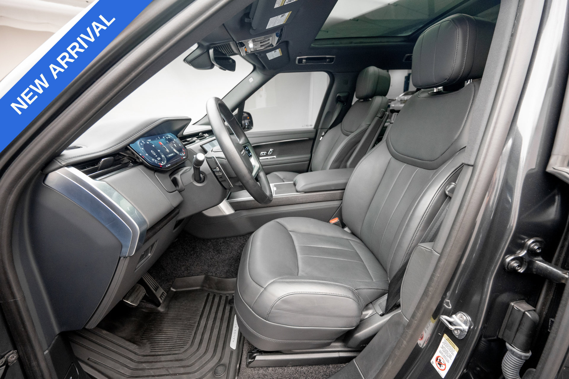 Used 2025 Land Rover Range Rover SE AWD/4WD image 12