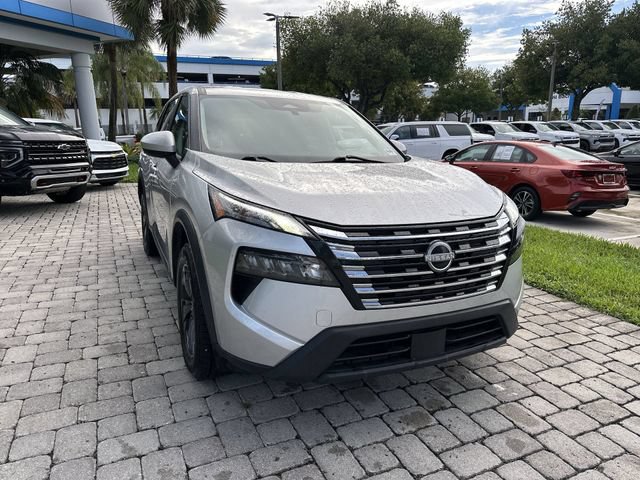 Used 2024 Nissan Rogue SV FWD image 17