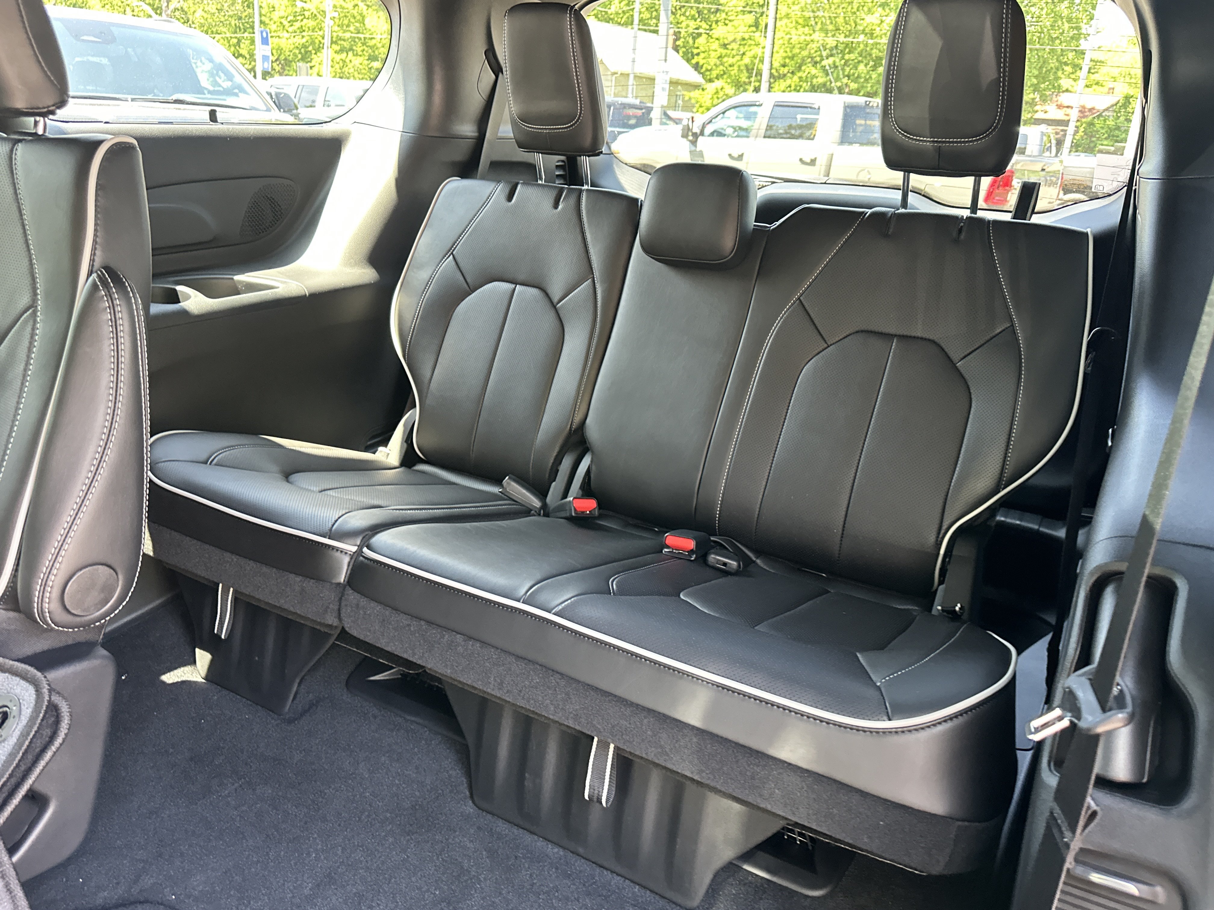 New 2027 Chrysler Pacifica Limited FWD image 31