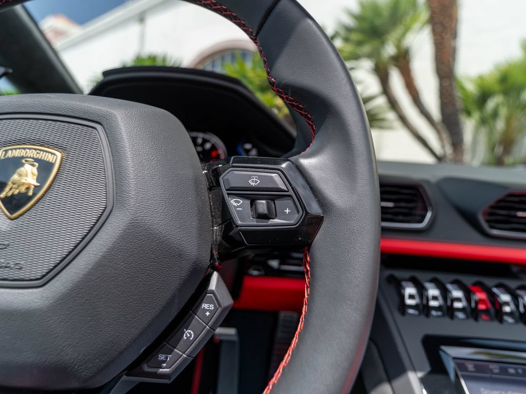 Used 2024 Lamborghini Huracan EVO AWD/4WD image 12