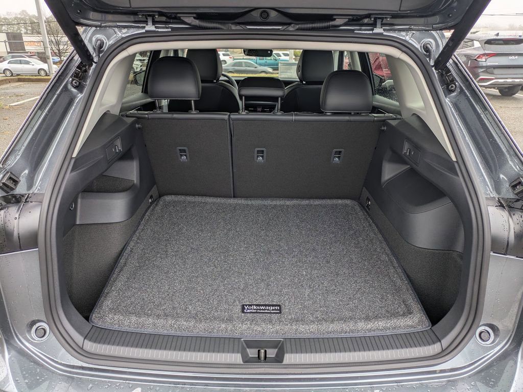 New 2026 Volkswagen Tiguan SE FWD image 13
