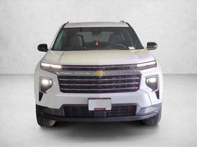 Used 2025 Chevrolet Traverse LT w/ Driver Confidence Package FWD image 2
