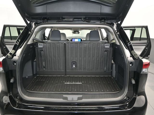 Used 2026 Toyota Highlander XLE image 15