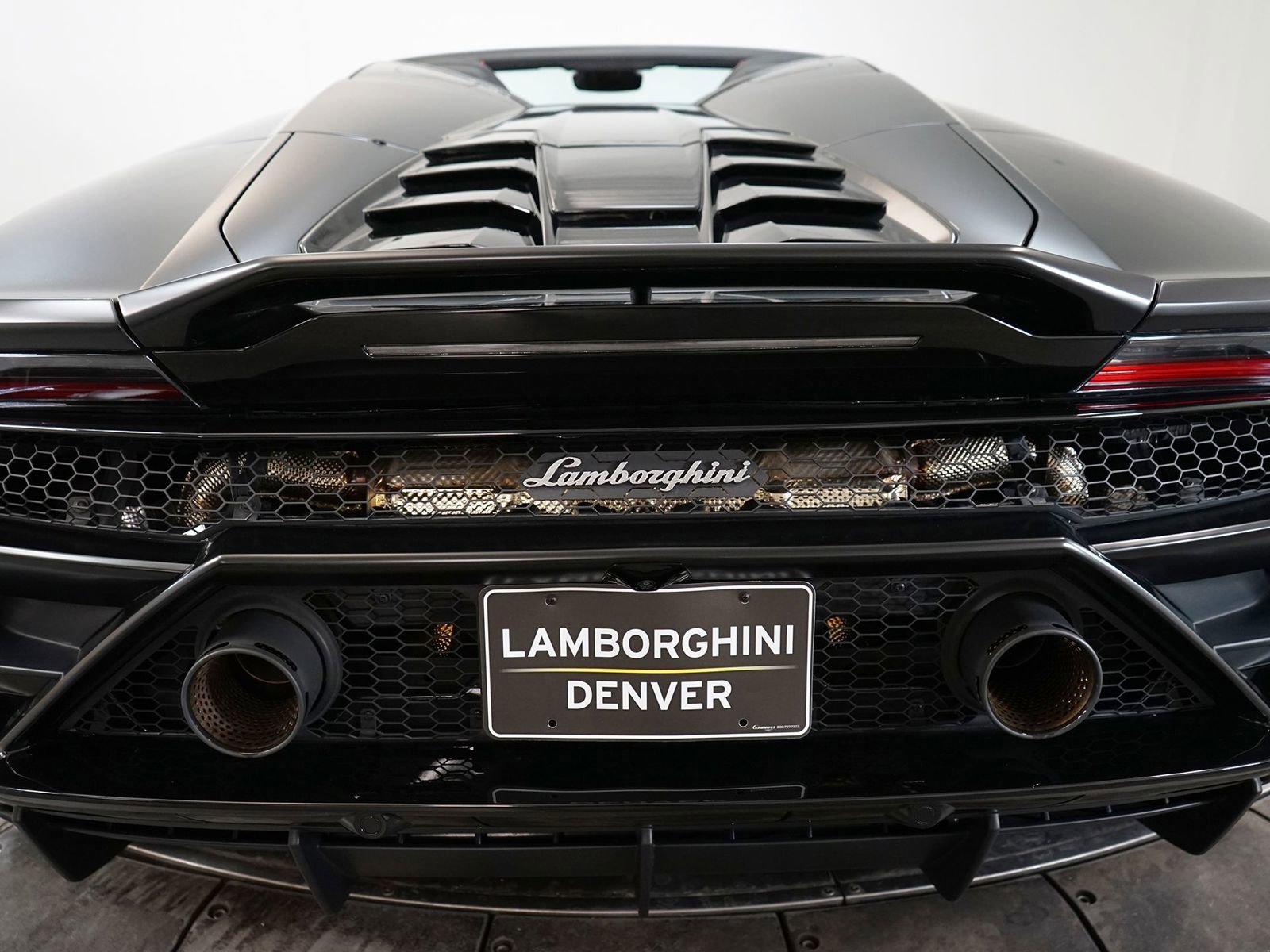 Used 2023 Lamborghini Huracan EVO image 27