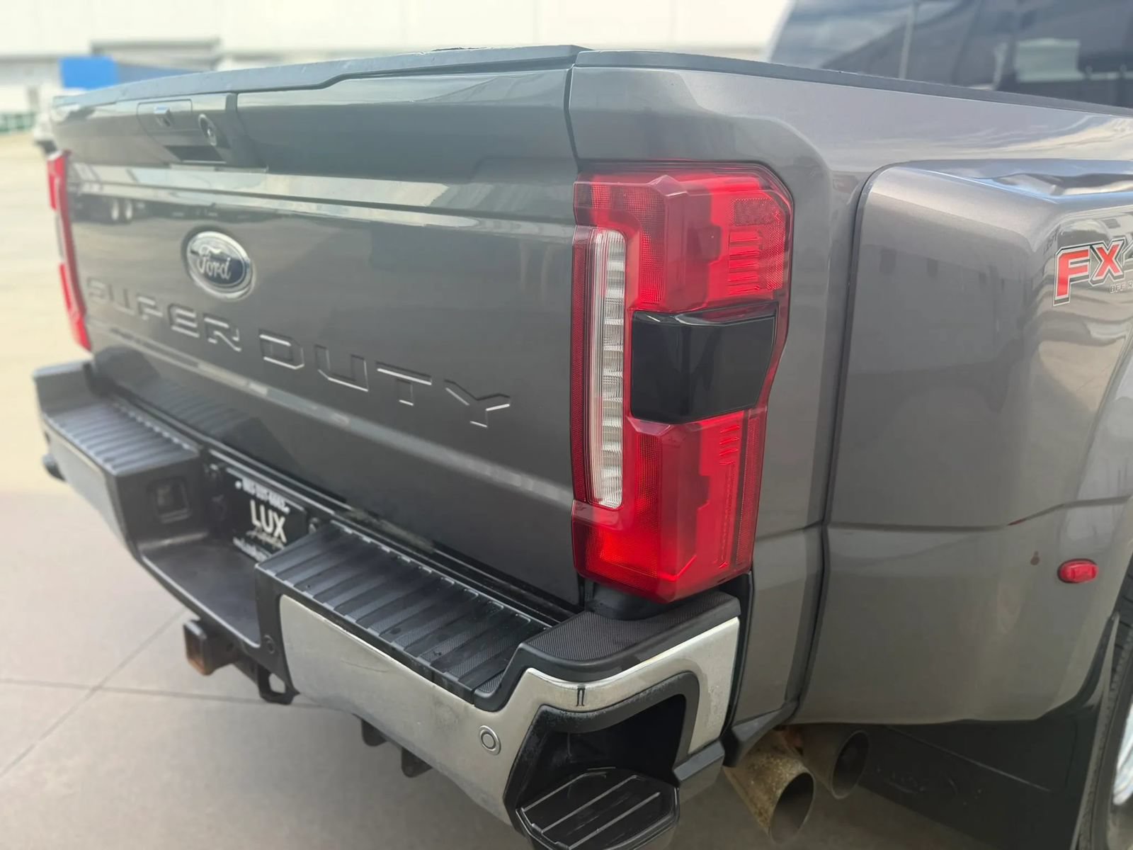 Used 2023 Ford F350 Lariat w/ Lariat Ultimate Package AWD/4WD image 9