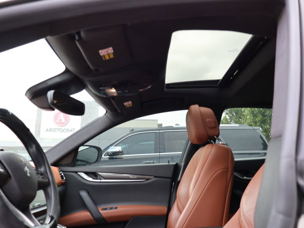 Used 2021 Maserati Ghibli S Q4 AWD/4WD image 19