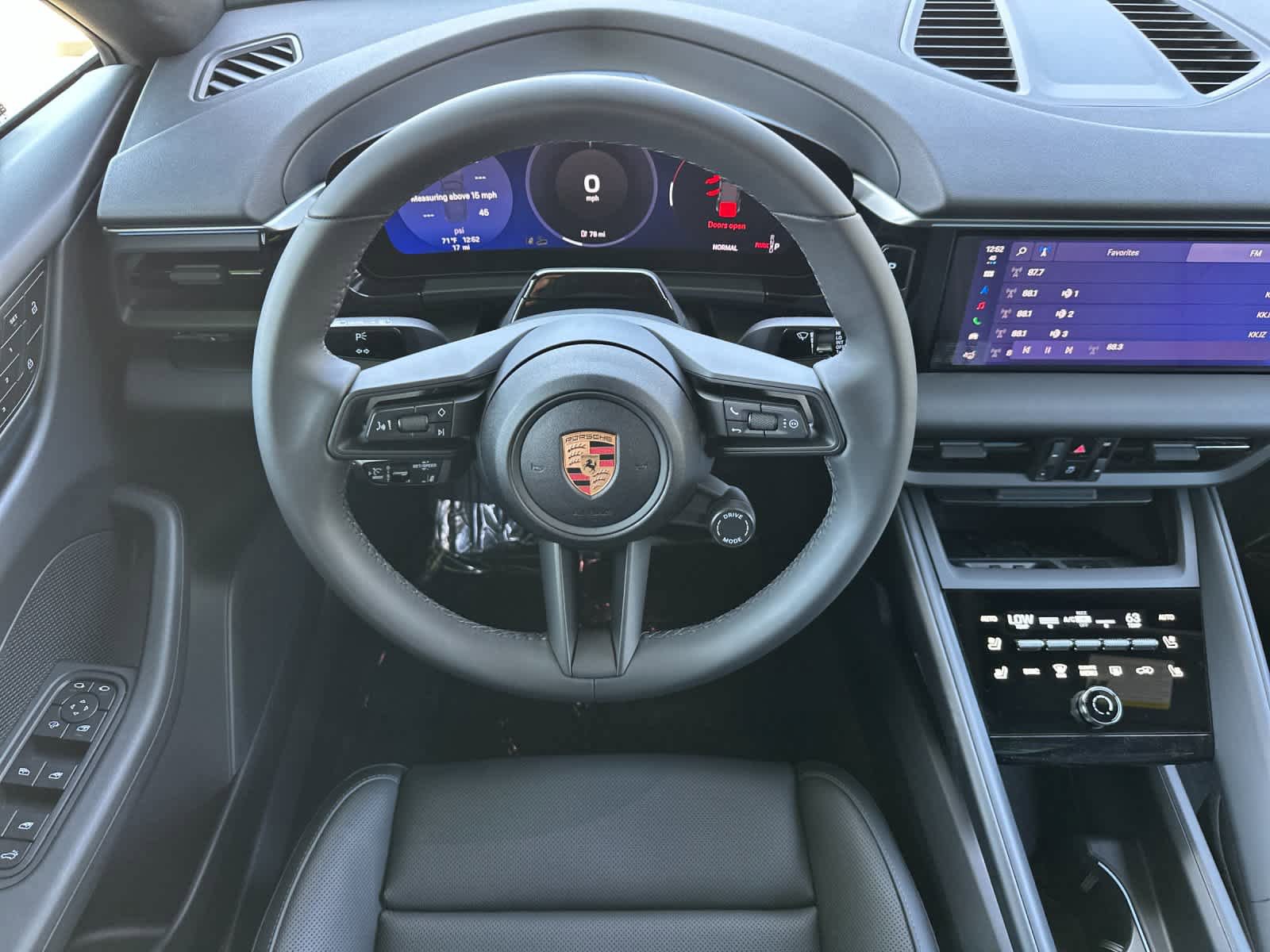 New 2026 Porsche Macan Electric RWD image 15