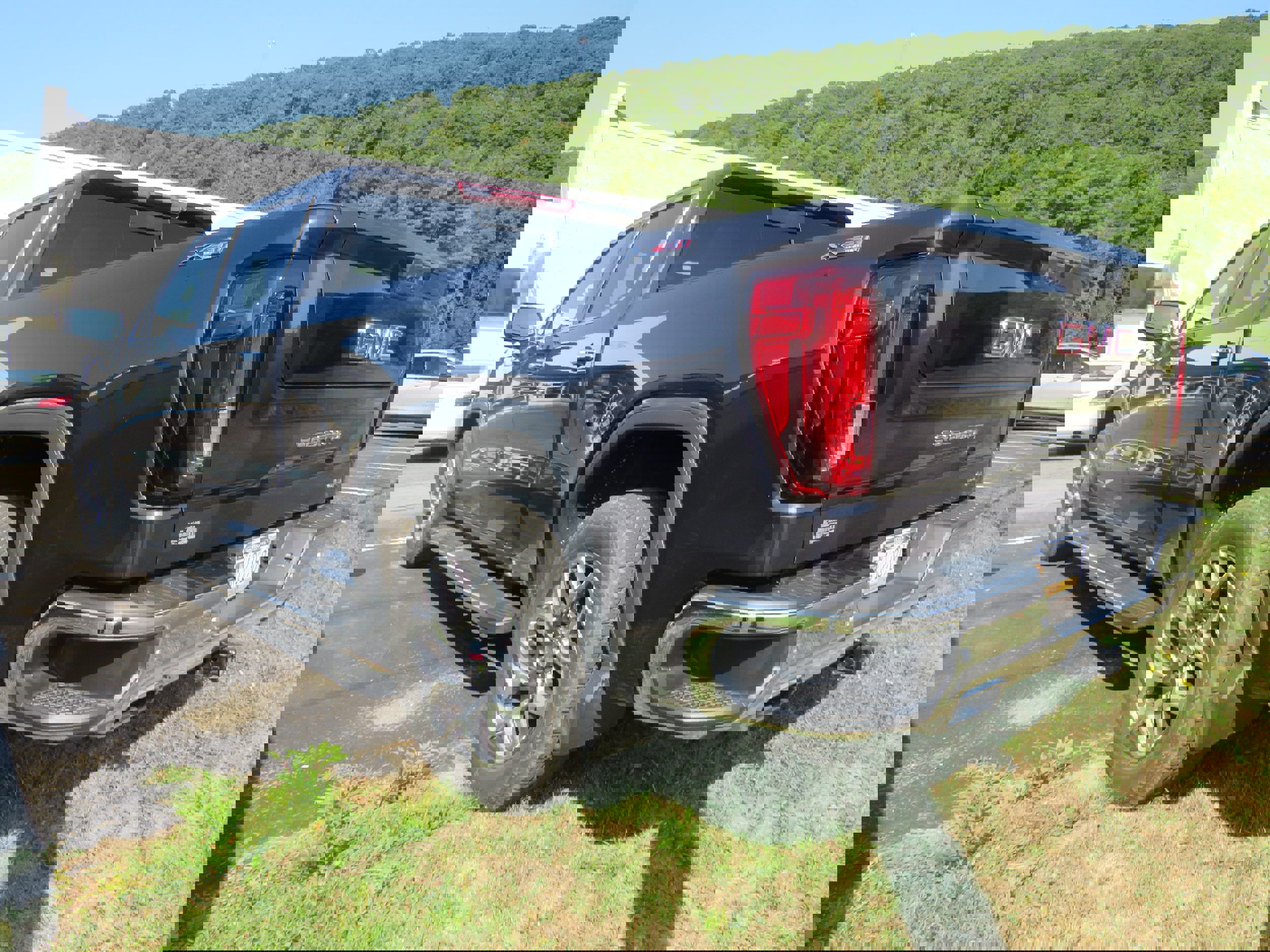 Used 2022 GMC Sierra 1500 SLT w/ SLT Premium Plus Package video 4