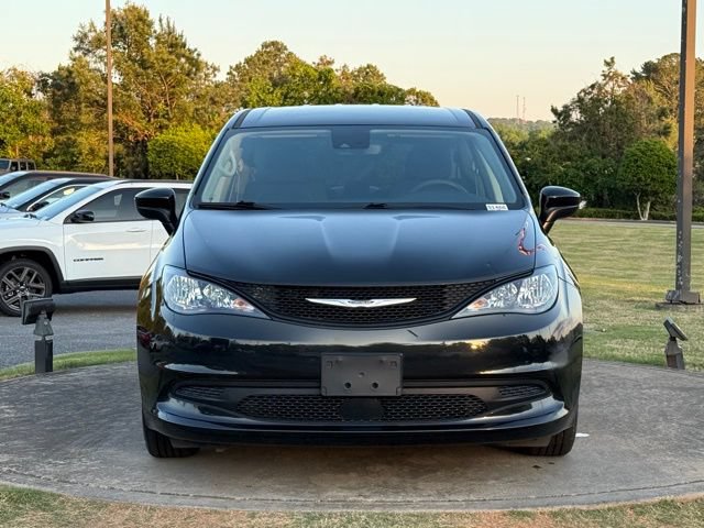 Used 2023 Chrysler Voyager LX FWD video 2