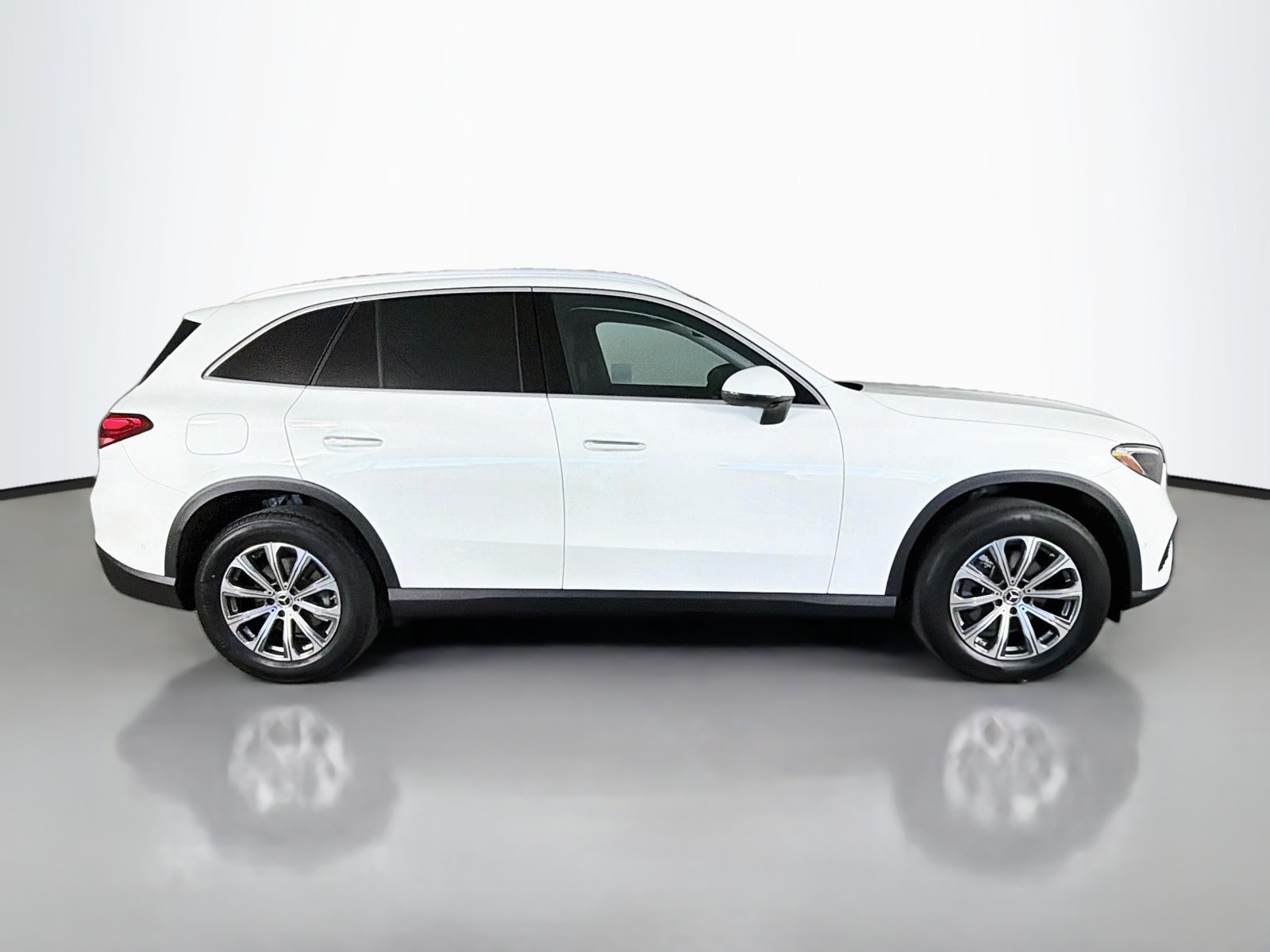 Used 2024 Mercedes-Benz GLC 300 4MATIC image 8