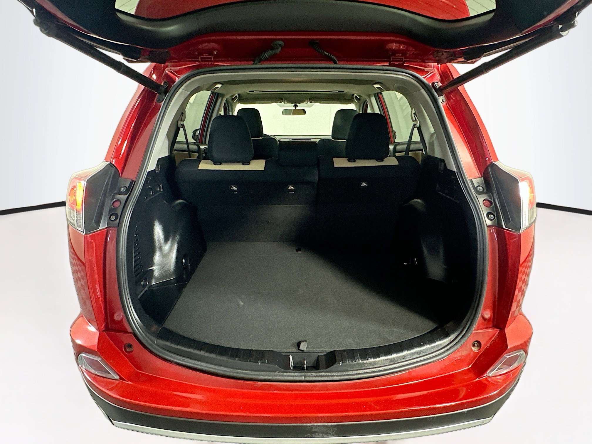 Used 2016 Toyota RAV4 XLE FWD image 29