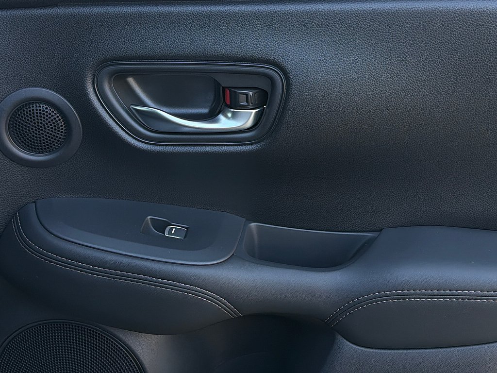 Used 2025 Honda HR-V EX-L image 31