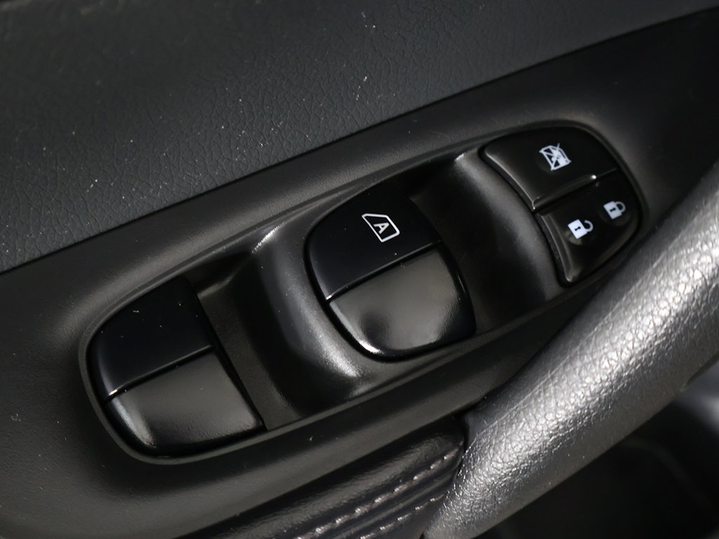 Used 2017 Nissan Rogue SV AWD/4WD image 38